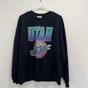 UTAH JAZZ NBA Black Crewneck Sweatshirt with Purple and Blue Logo. | Mens Xl